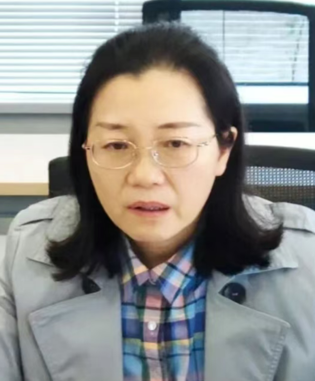 何宁伶的照片